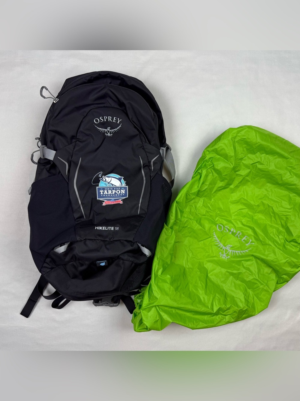 Osprey Hikelite 18 Backpack with Rain Cover Black Hiking Day Pack Tarpon Fishing - Picture 3 of 11